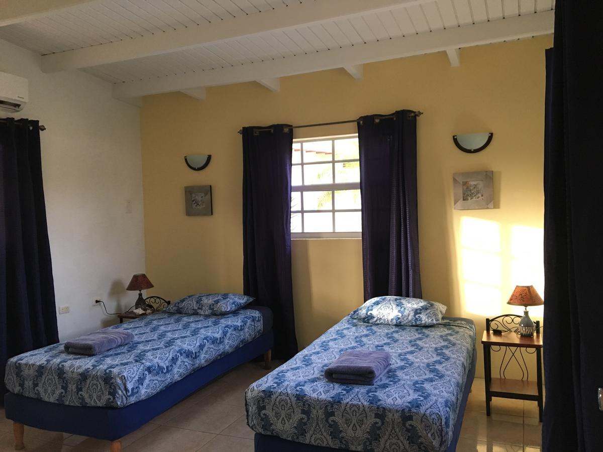 Appartement Bubali Gardens à Palm Beach Extérieur photo