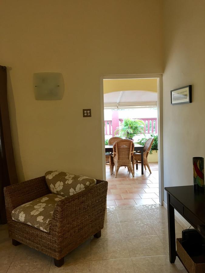 Appartement Bubali Gardens à Palm Beach Extérieur photo