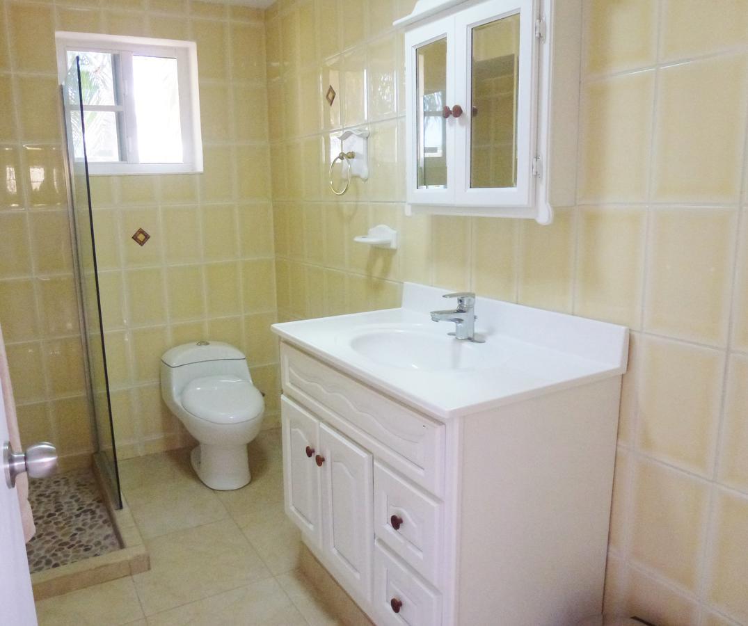 Appartement Bubali Gardens à Palm Beach Extérieur photo