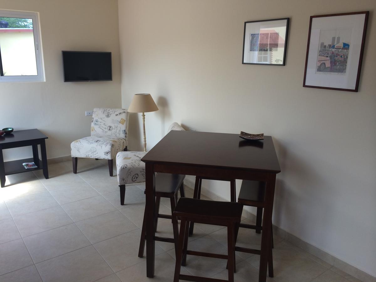 Appartement Bubali Gardens à Palm Beach Extérieur photo