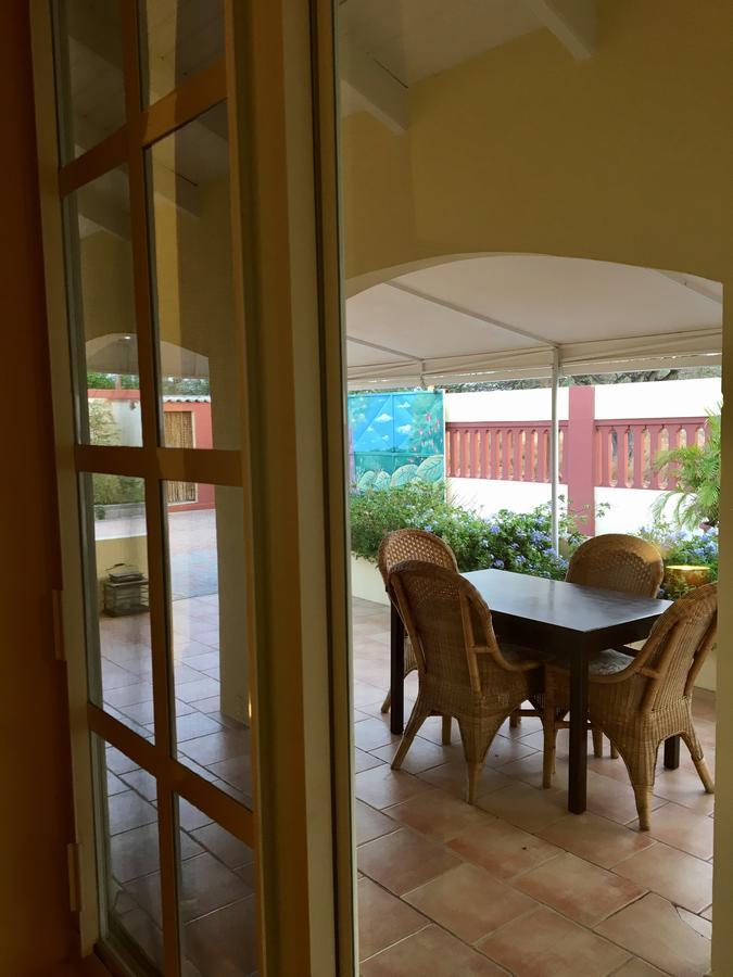Appartement Bubali Gardens à Palm Beach Extérieur photo
